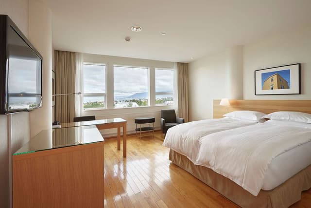 QUEEN GUEST ROOM WITH SCENIC VIEW