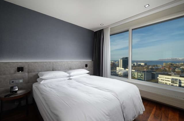 KING EXECUTIVE ROOM WITH SCENIC VIEW