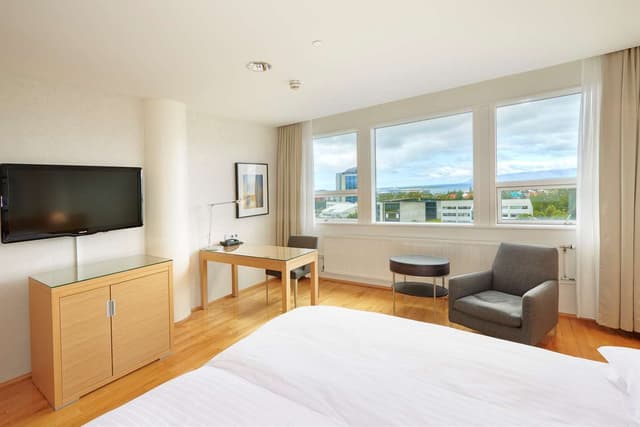 QUEEN GUEST ROOM WITH SCENIC VIEW