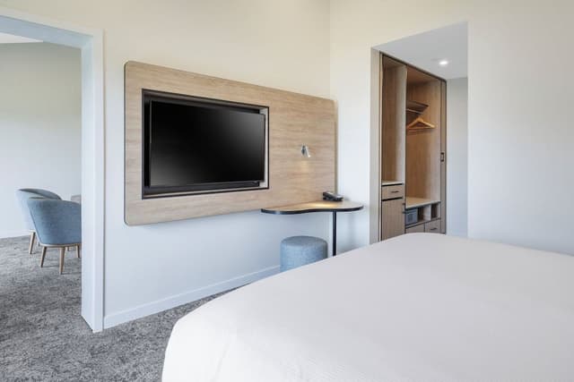 Suite with Seaview 1 King