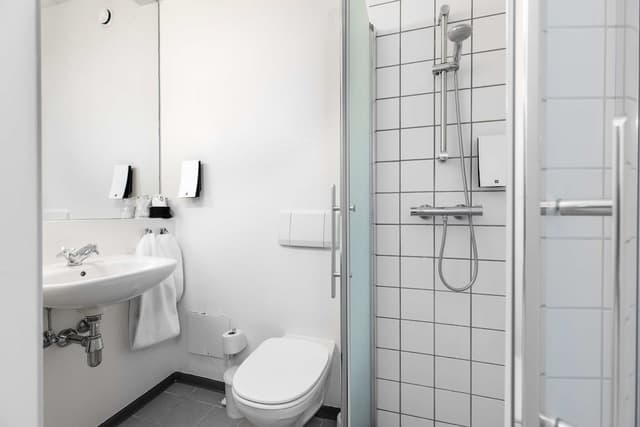 Standard Room, 1 Queen Bed, Non Smoking, Bathtub