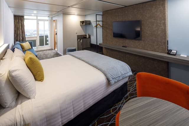 Superior Room, 1 King Bed, River View