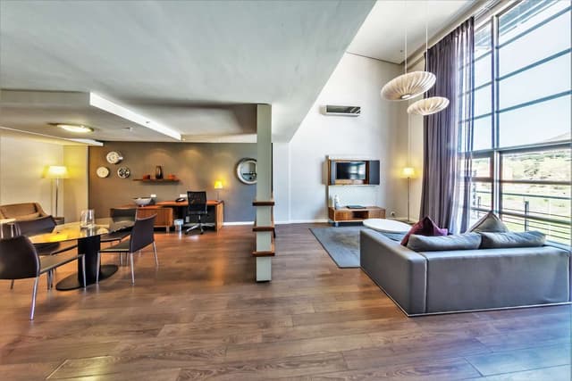KING LOFT SUITE WITH KITCHENETTE
