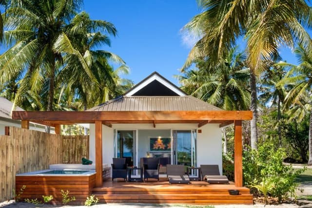 Beachfront Pool Bure