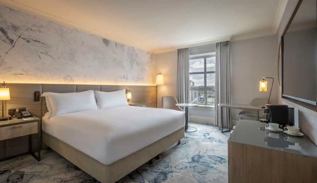 KING DELUXE ROOM