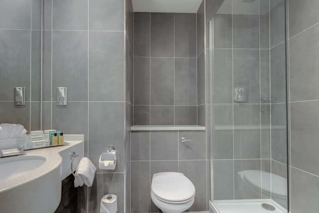 QUEEN STANDARD ROOM CANAL VIEW