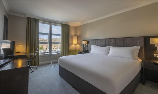 QUEEN STANDARD ROOM CANAL VIEW