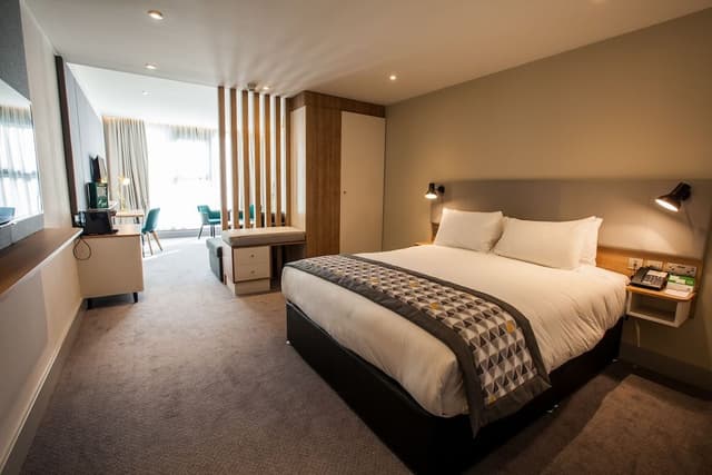Suite, 1 King Bed