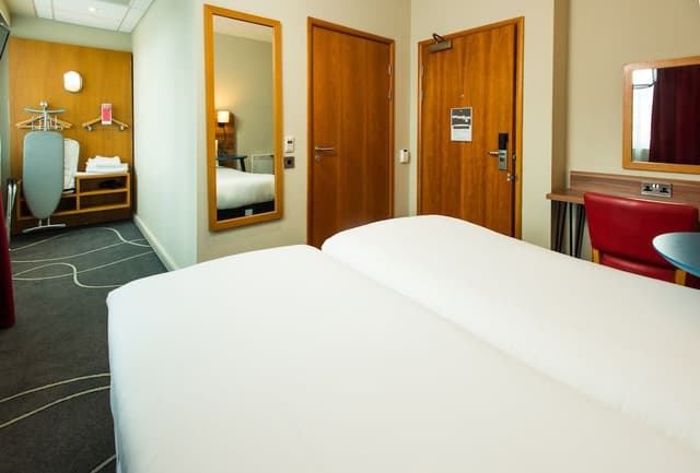 Room, 2 Twin Beds (The Duet)