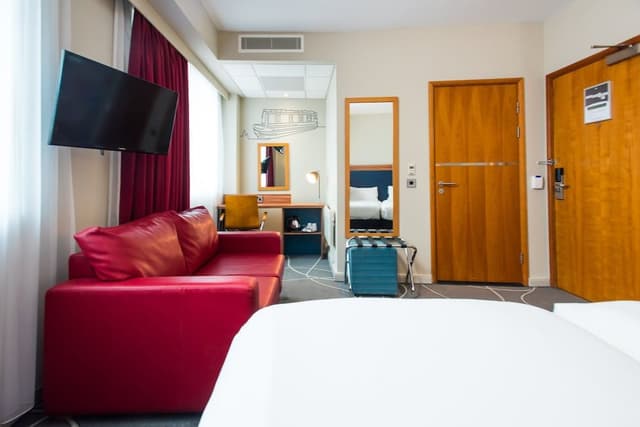 Room, 2 Twin Beds (The Duet)