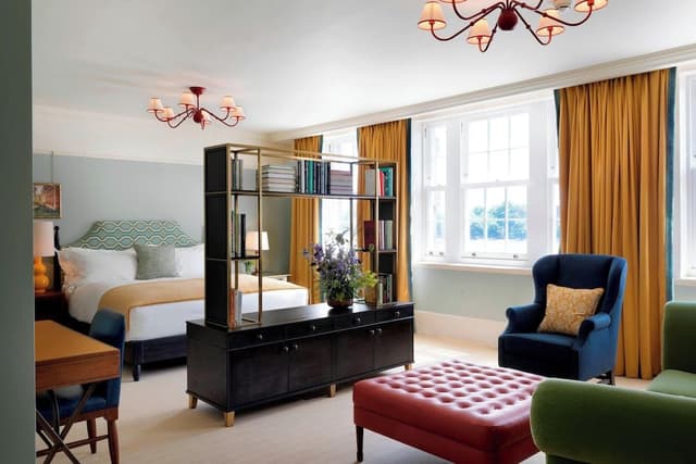 Suite, 1 King Bed, Park View