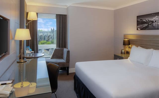 SUPERIOR KING GUEST ROOM WITH CHURCH VIEW