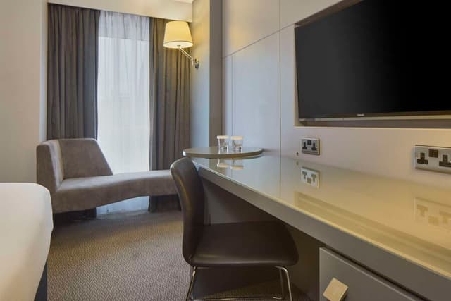 QUEEN GUEST ROOM