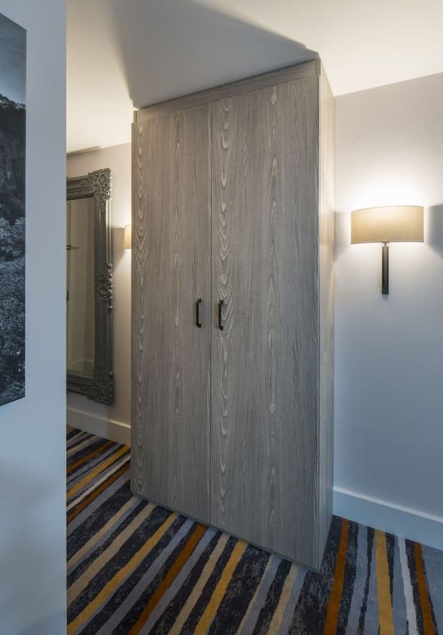 Deluxe, Two Single Beds