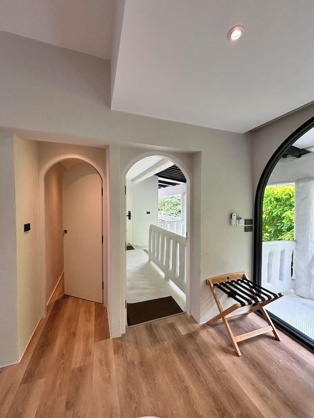 Suite with Workstation
