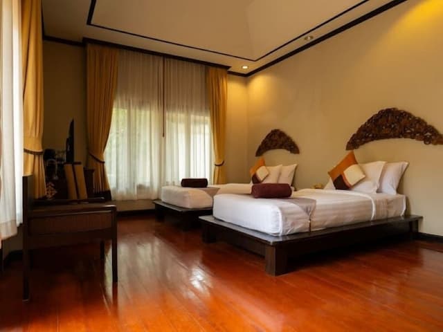 Family Jacuzzi Villa