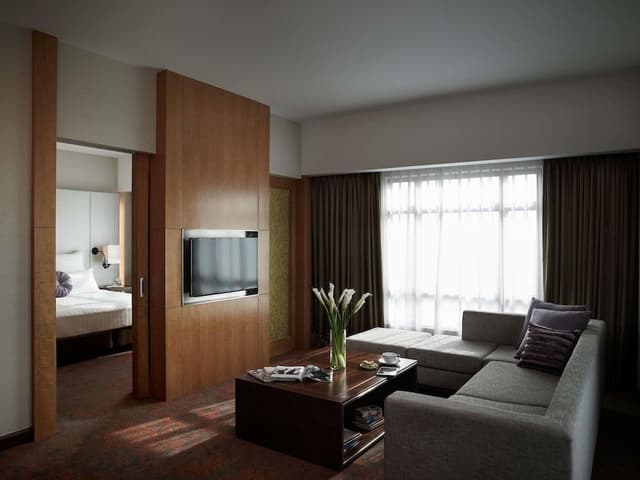 Executive Suite, 1 King Bed, Club Lounge Access