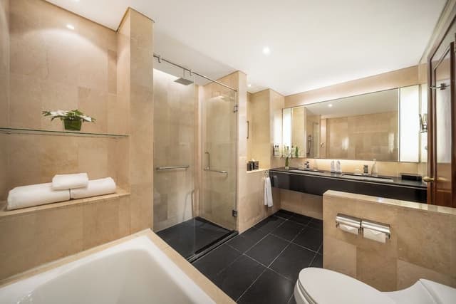 Executive Suite, 1 King Bed, Club Lounge Access