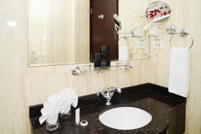 Deluxe Double Room (2 Adults + 1 Child)