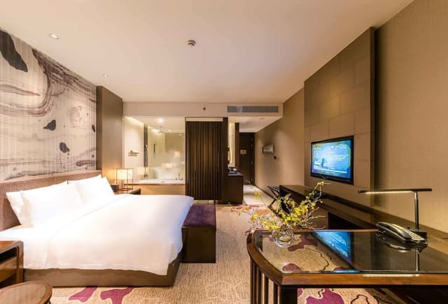 Deluxe Room, 1 King Bed, Lake View