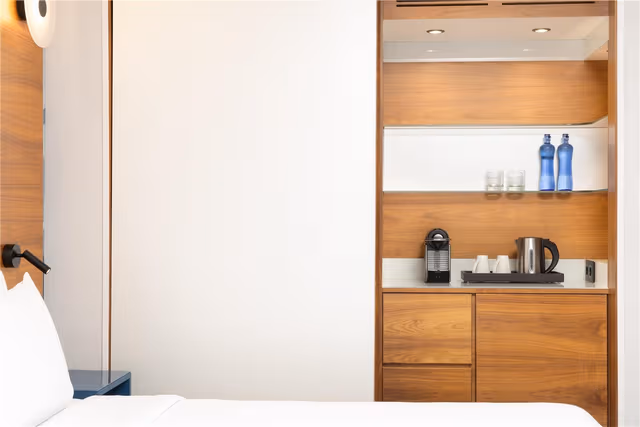 1 BEDROOM KING EXECUTIVE SUITE LOUNGE ACCESS