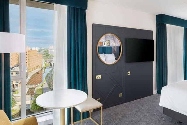 KING JUNIOR SUITE