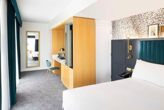 KING JUNIOR SUITE