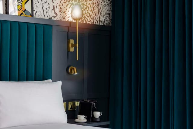 KING SUITE WITH CITY VIEW
