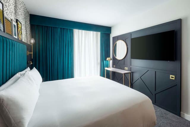 KING SUITE WITH CITY VIEW