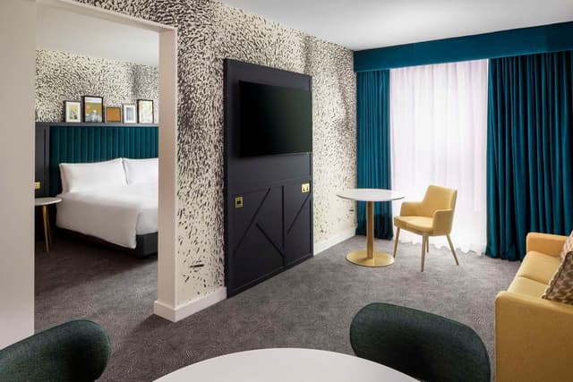 KING SUITE WITH CITY VIEW