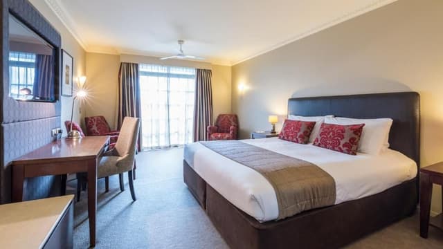 Deluxe King Room