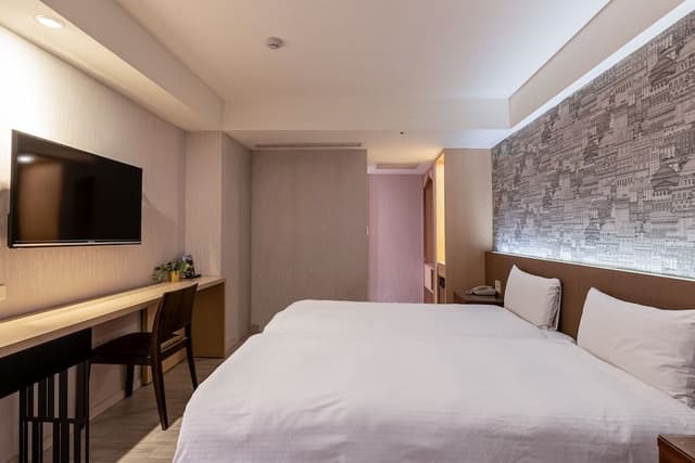 Standard Twin Room, No Windows