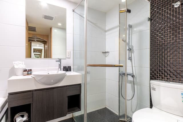Standard Twin Room, No Windows
