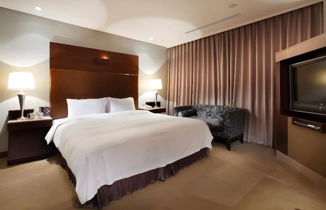 Deluxe Suite
