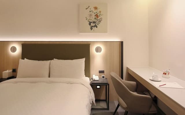 Economy Room, No Windows