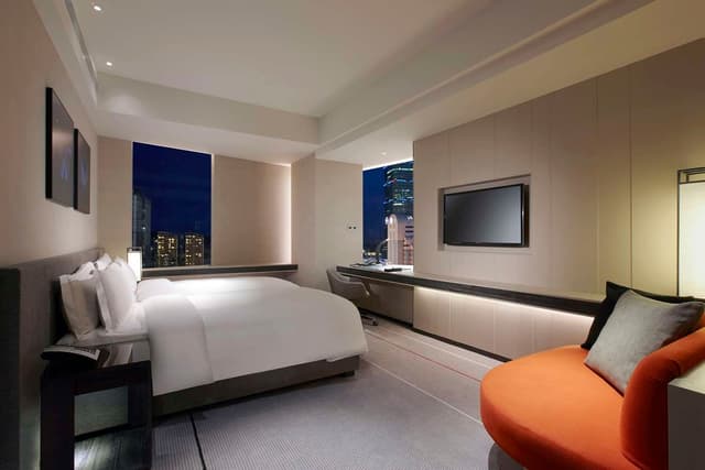 KING PREMIUM ROOM WITH LANDMARK VIEW