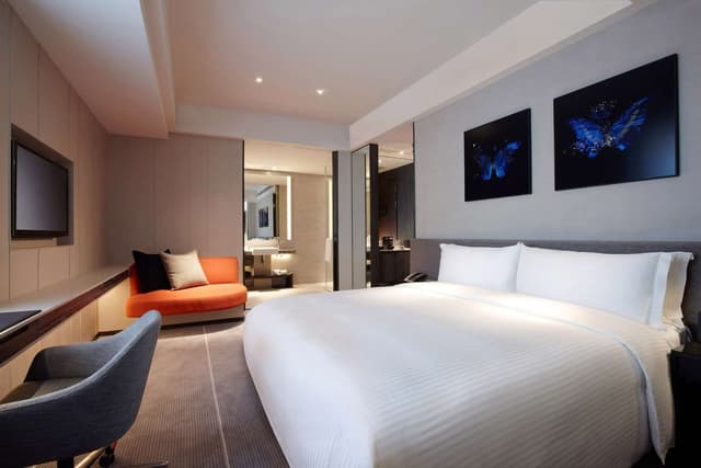 KING PREMIUM ROOM WITH LANDMARK VIEW