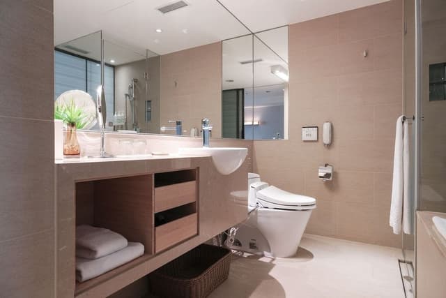 Cozzi King Room