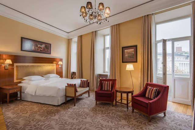 KING DELUXE ROOM WITH BALCONY