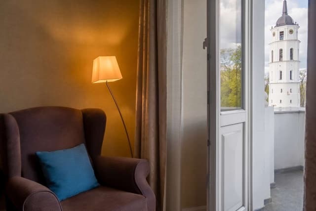 KING ONE BEDROOM SUITE WITH BALCONY
