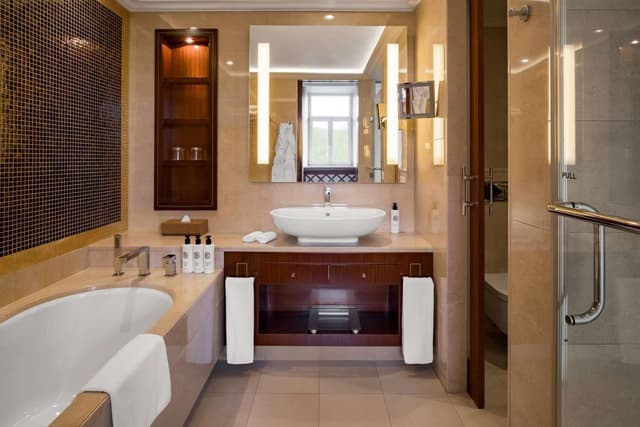 KING DELUXE ROOM WITH BALCONY