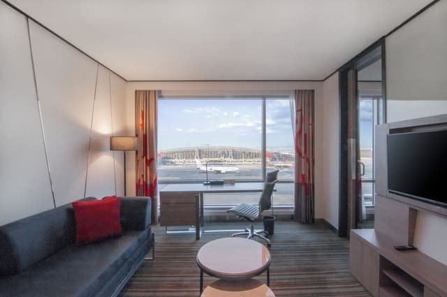 Regency Executive Suite King with Airport View