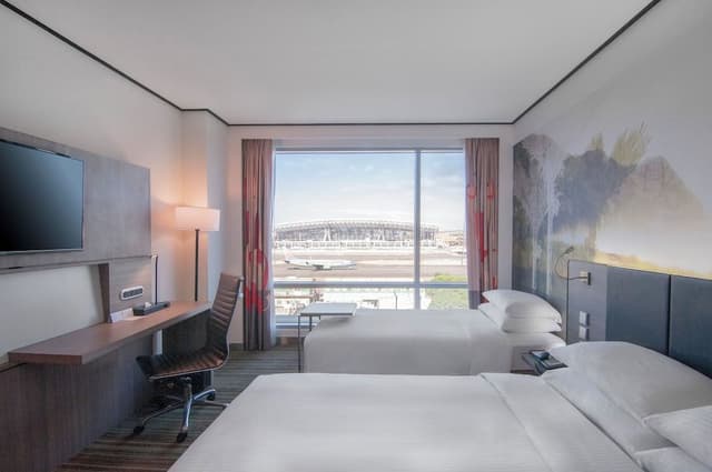 Deluxe Room, 2 Single beds Airport View with Club Access
