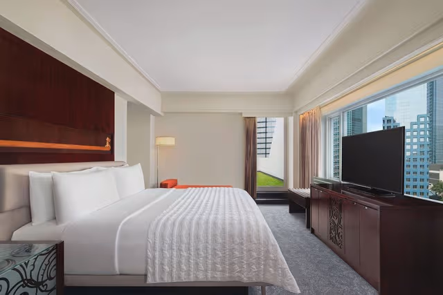 1 King Bed, Club Lounge Access, Terrace, Diplomatic Suite
