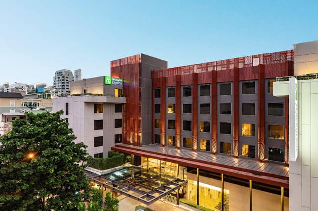Standard Room, 2 Twin Beds (Front of Building, Free Breakfast)