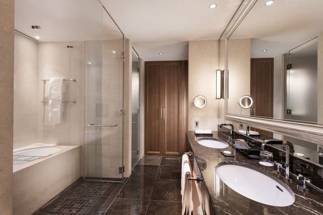 Grand Room, 2 Double Beds, City View, Corner