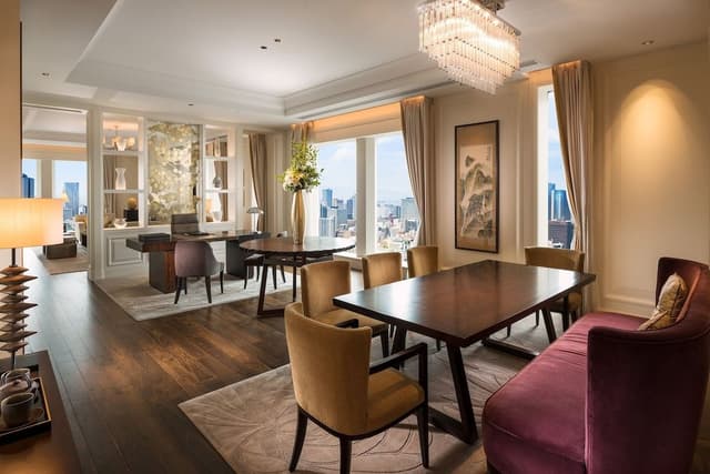 Royal Suite, 1 King Bed, Corner (View)