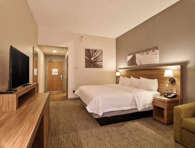 1 KING BED STUDY W/MINI-FRIDGE NONSMOKING