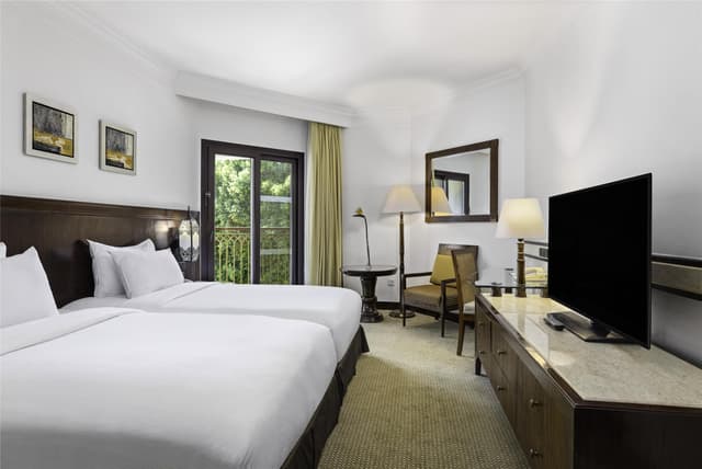 GUEST ROOM TWIN BED/ LIVING AREA