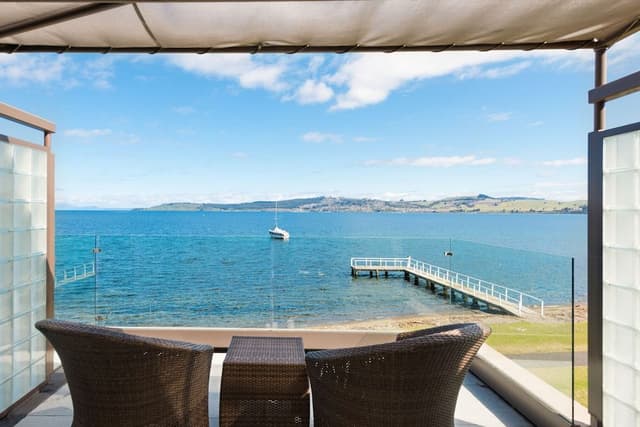 Superior Twin Room with Lake View